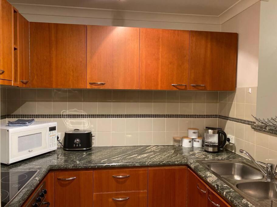 Apartment River Views Free Parking Wifi Netflix Wine *