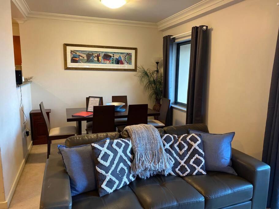 River Views Free Parking Wifi Netflix Wine Apartment Perth