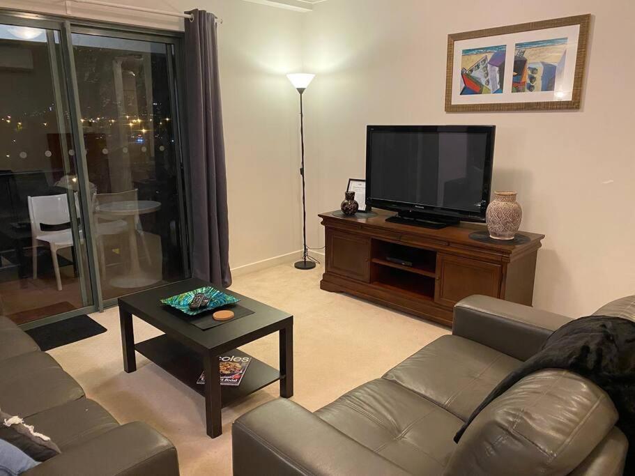 River Views Free Parking Wifi Netflix Wine