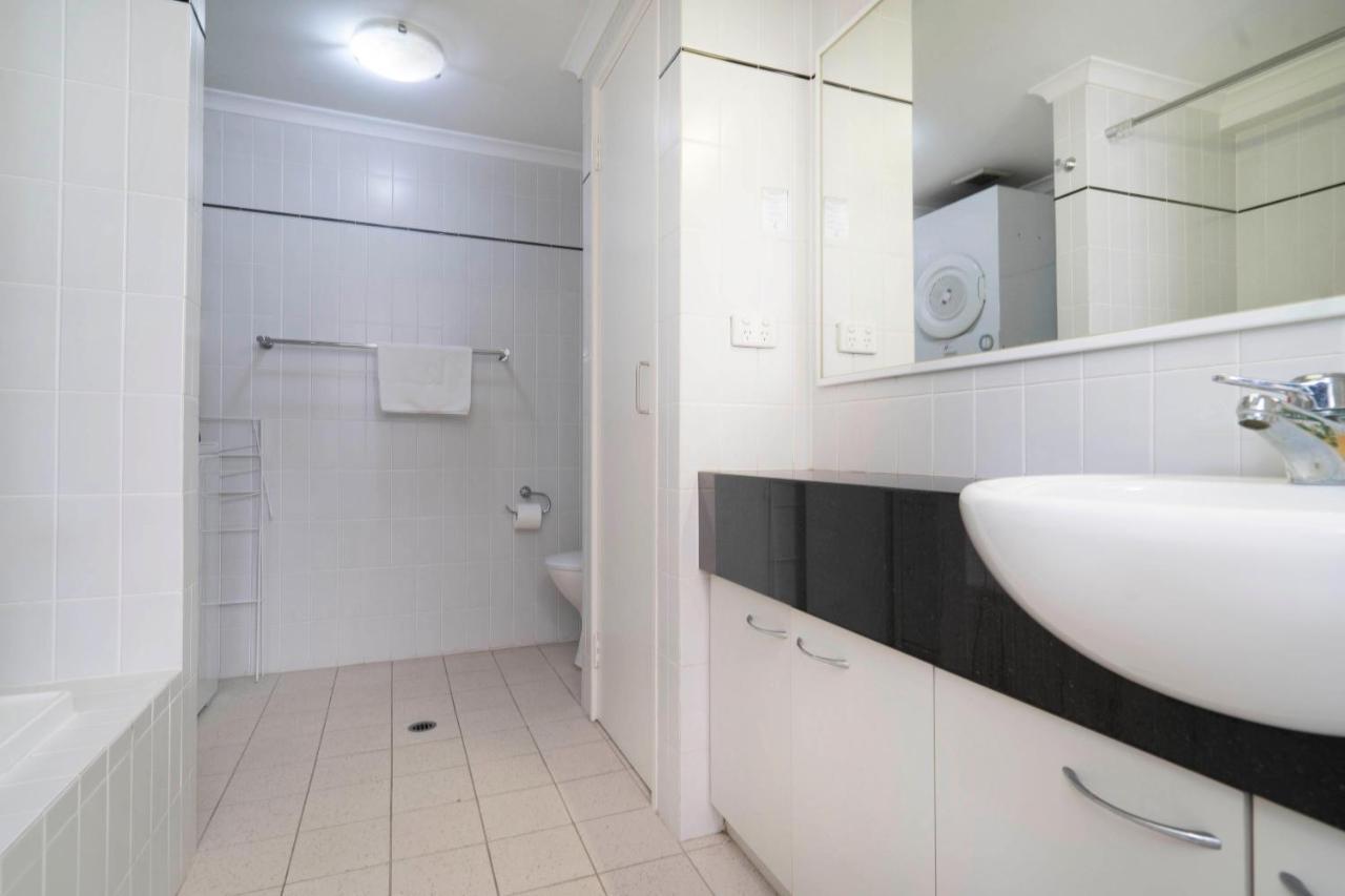 302 Wonderful Waldorf Poolgym * Perth