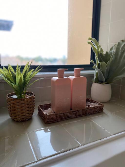 River Views Free Parking Wifi Netflix Wine Perth