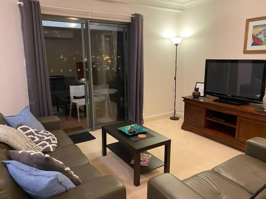River Views Free Parking Wifi Netflix Wine