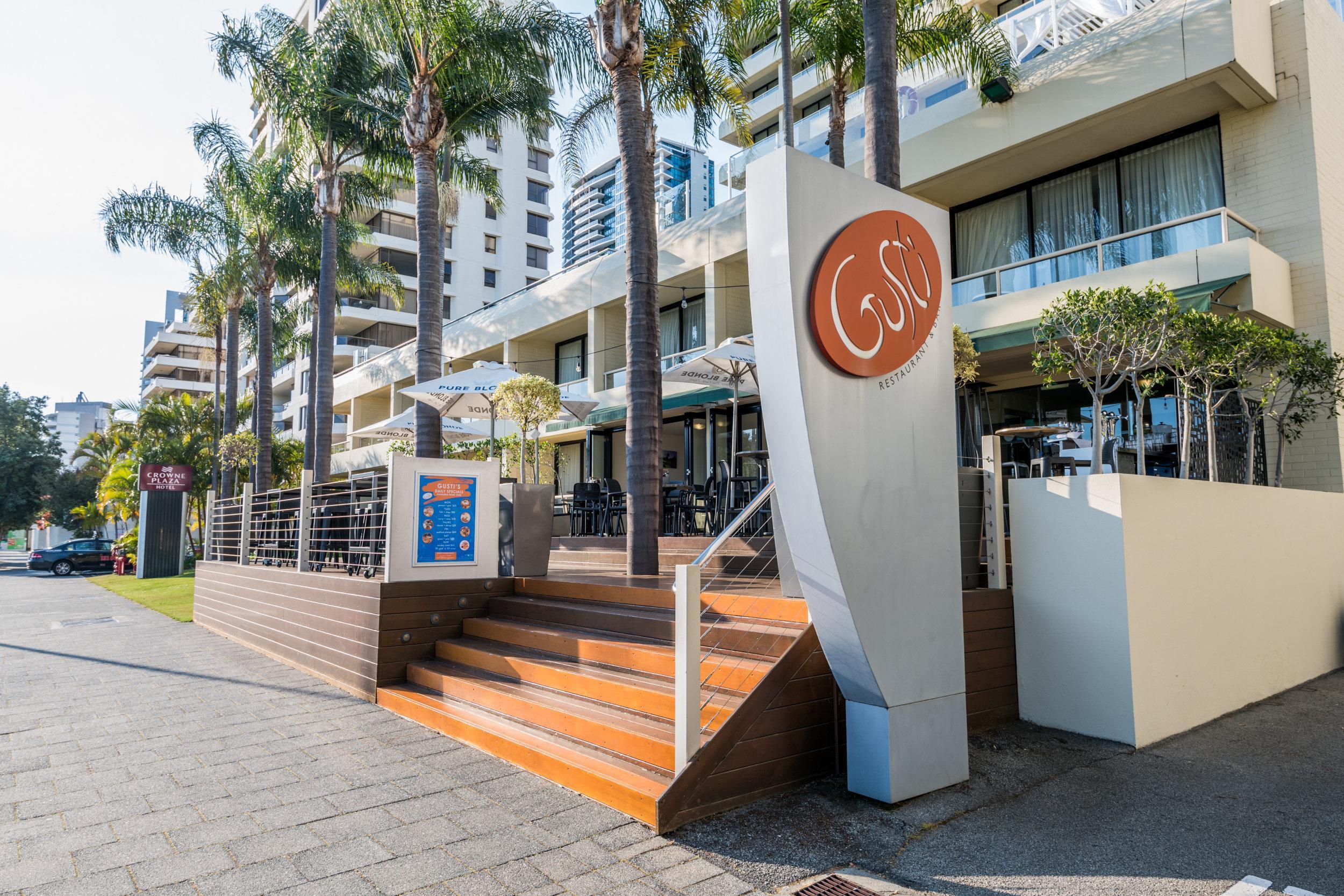 Crowne Plaza By Ihg Hotel 4*