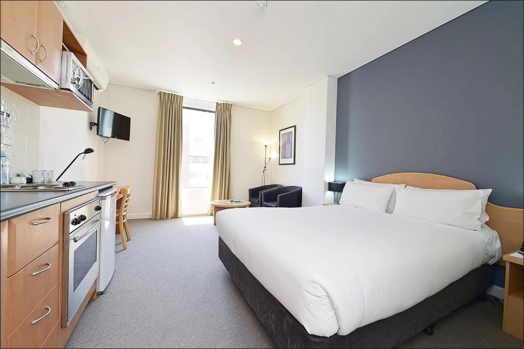 All Suites Perth 3*