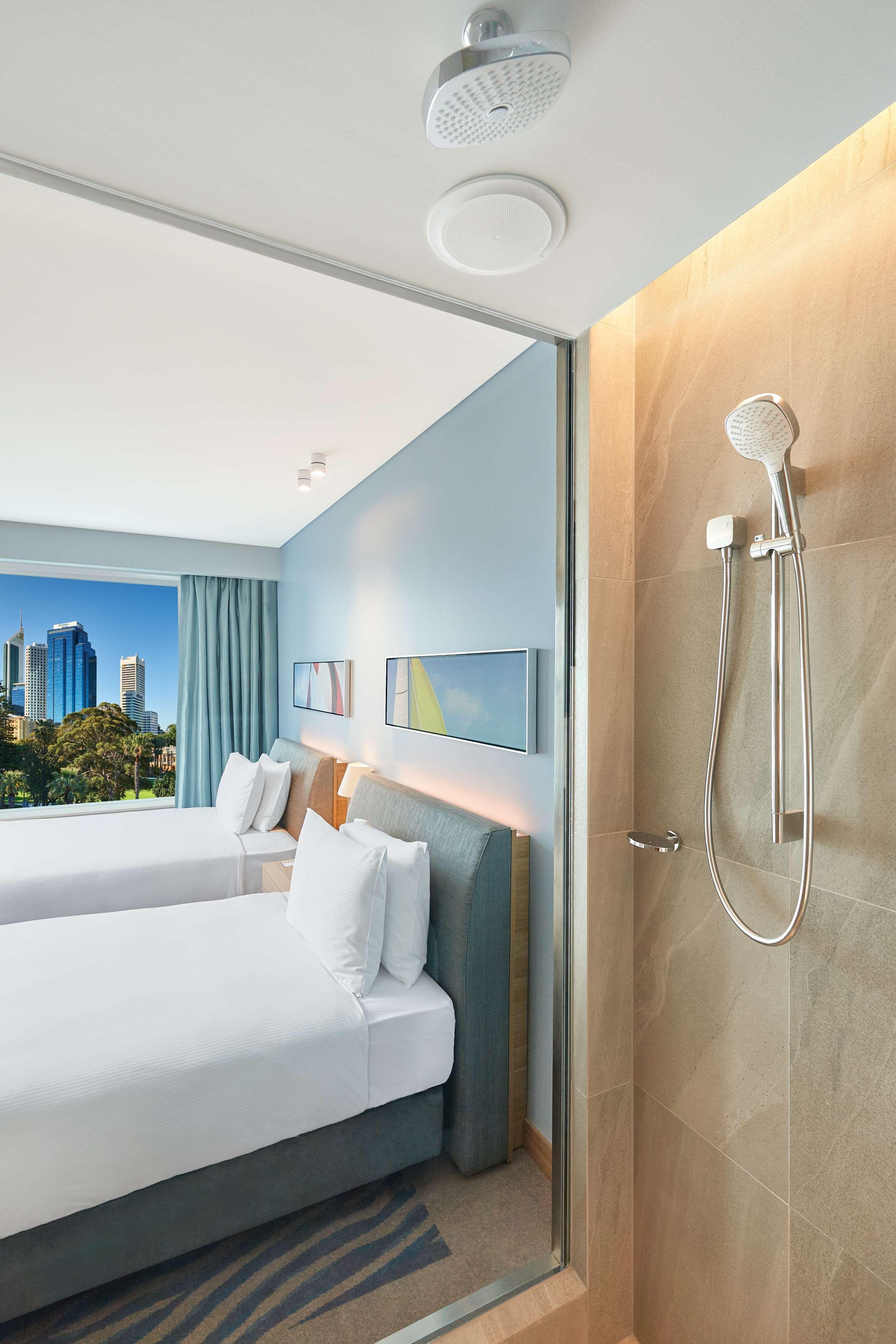 Doubletree By Hilton Waterfront Hotel