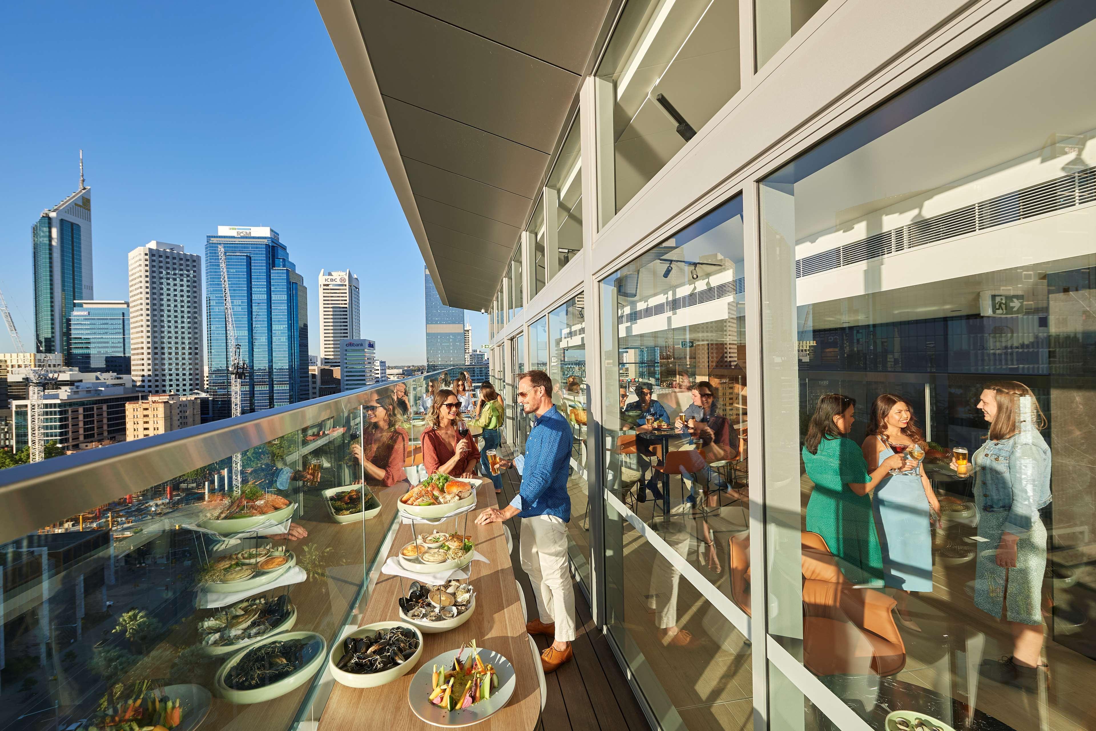 Doubletree By Hilton Waterfront Hotel 4*