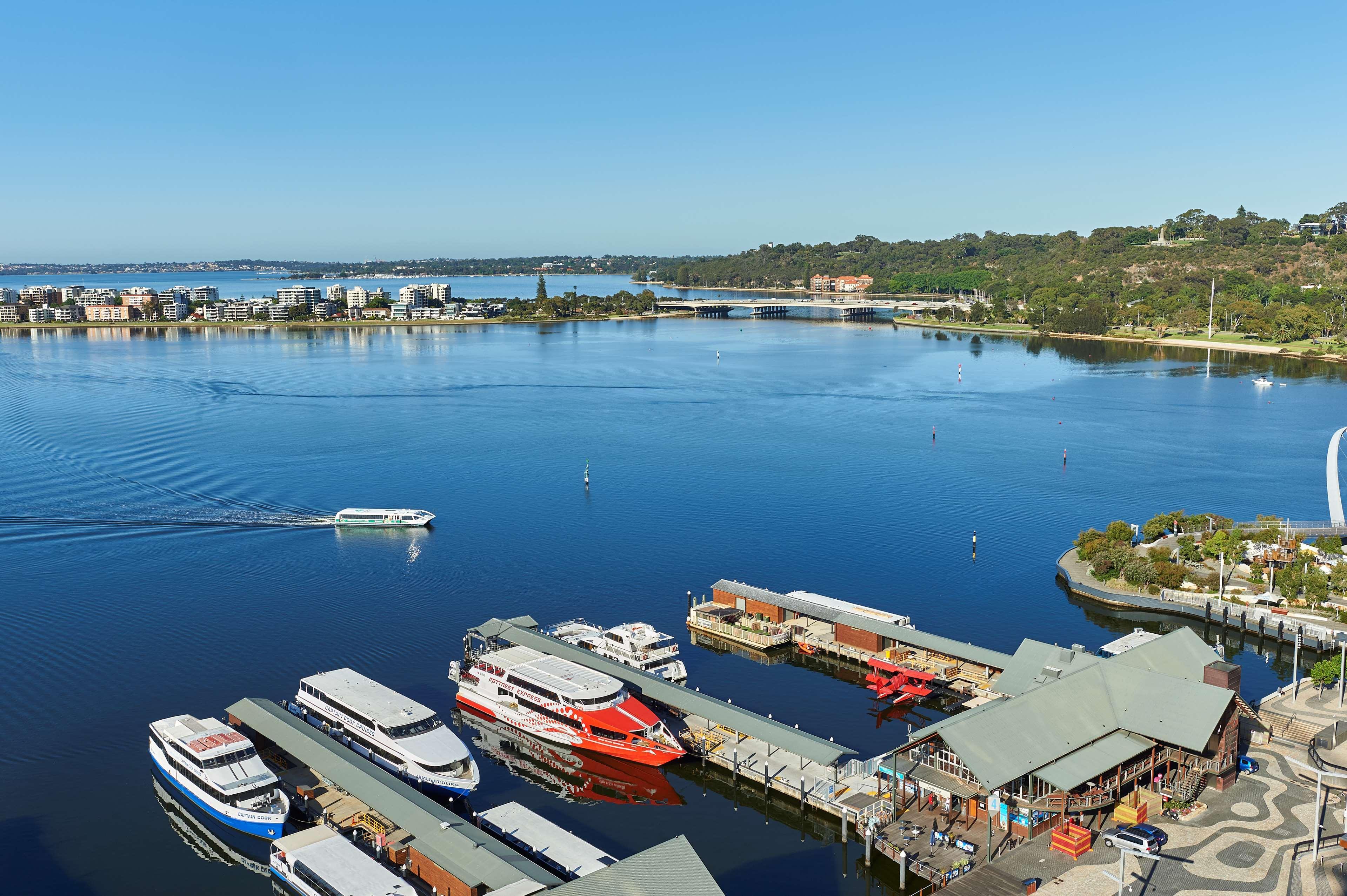 Hotel Doubletree By Hilton Waterfront 4*