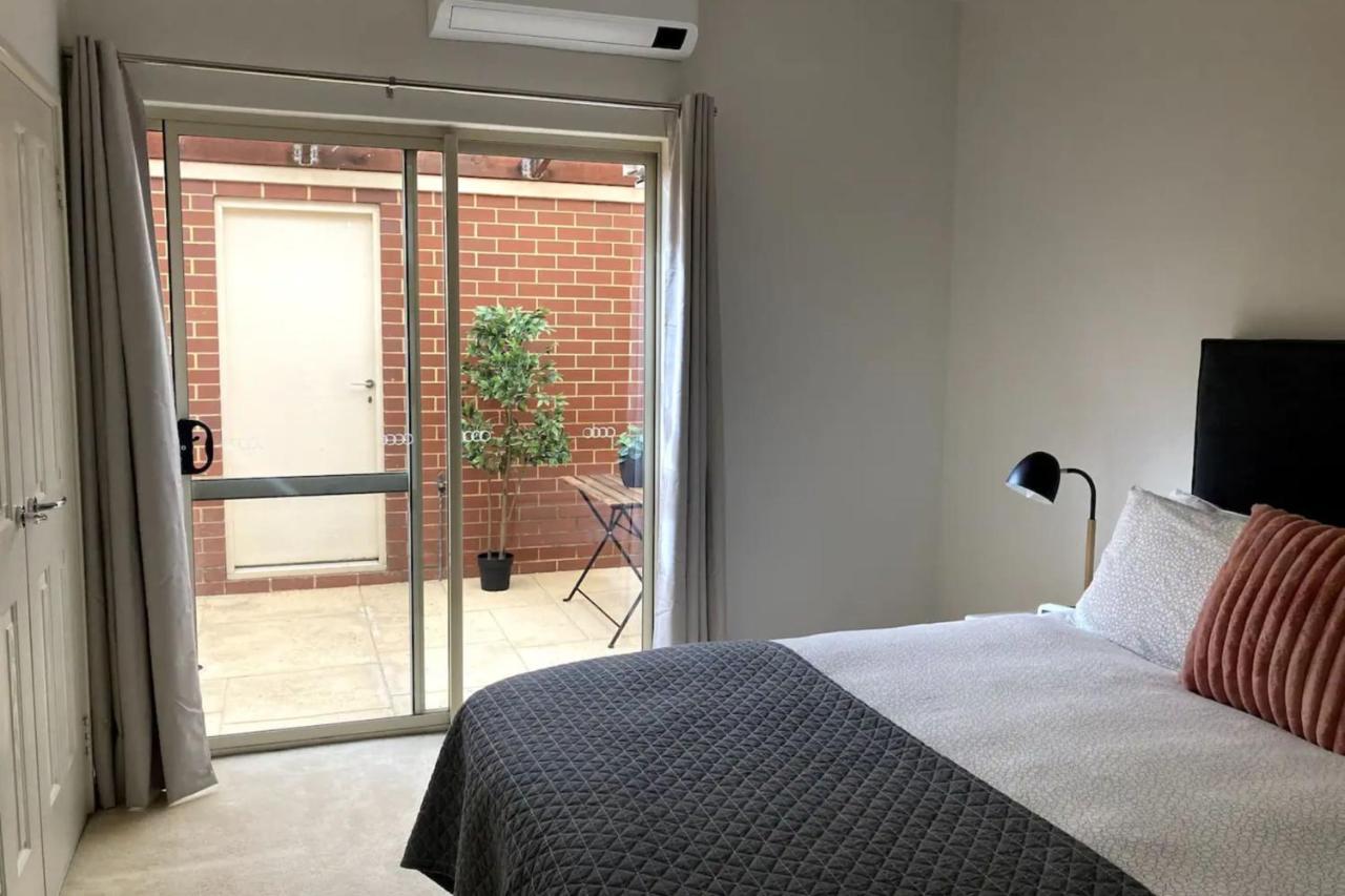 Apartment Modern 2 Bedroom In *