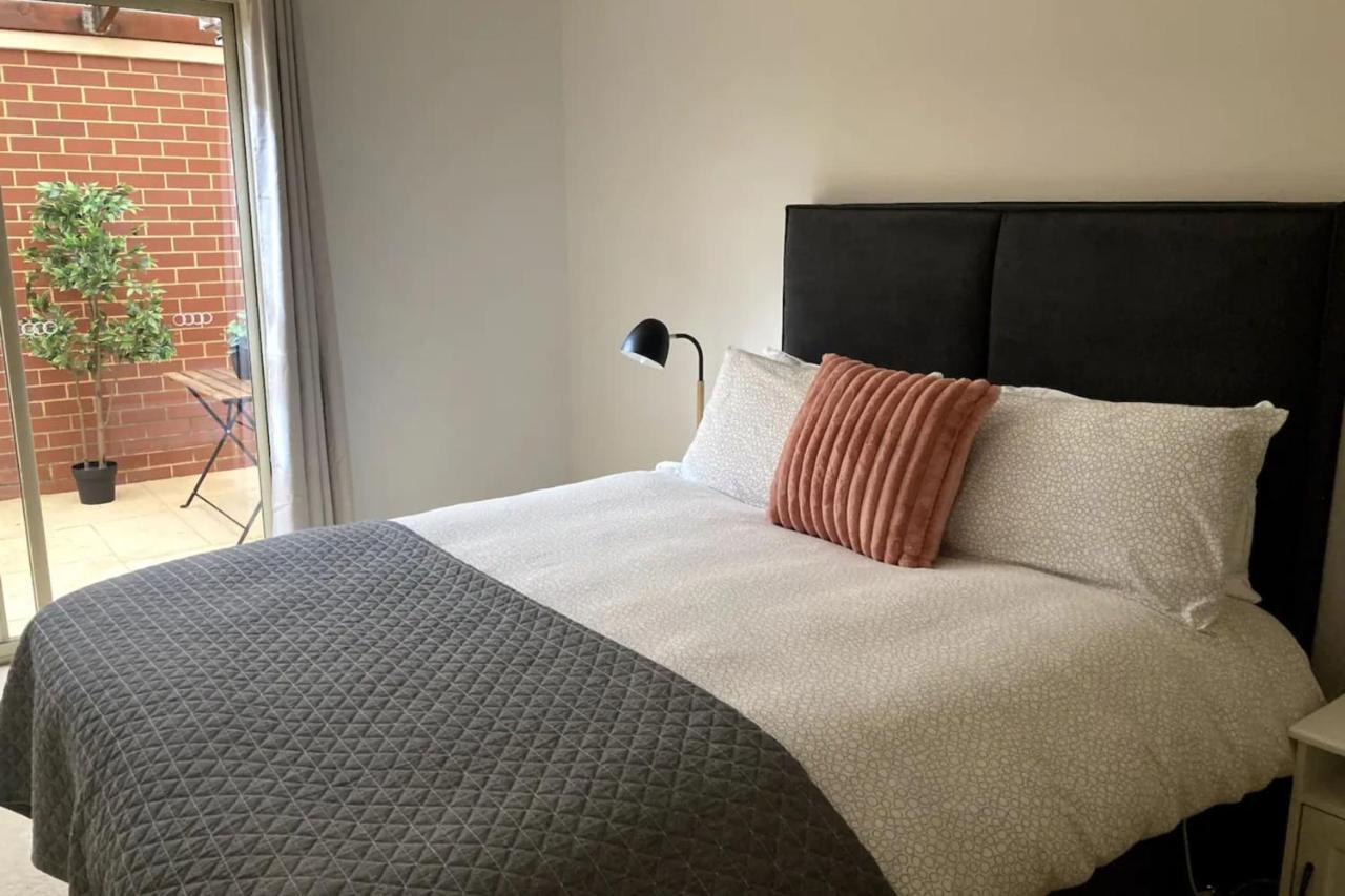 Modern 2 Bedroom In Apartment *
