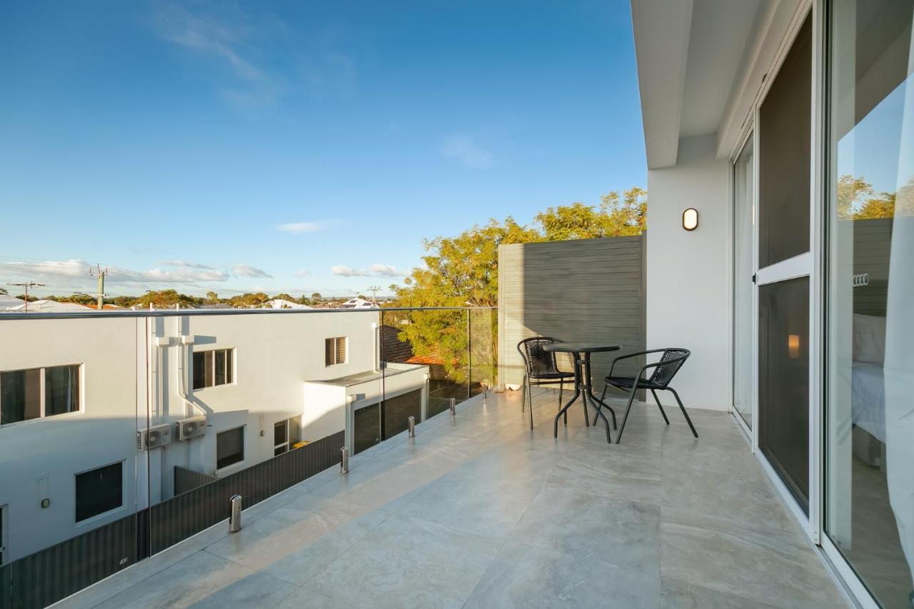2x2 Modern Near Airport And Apartment