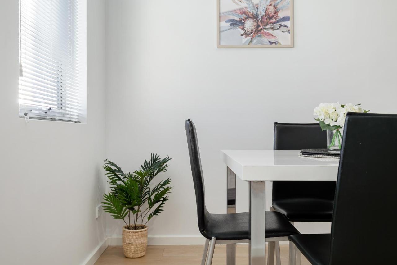 2x2 Modern Near Airport And