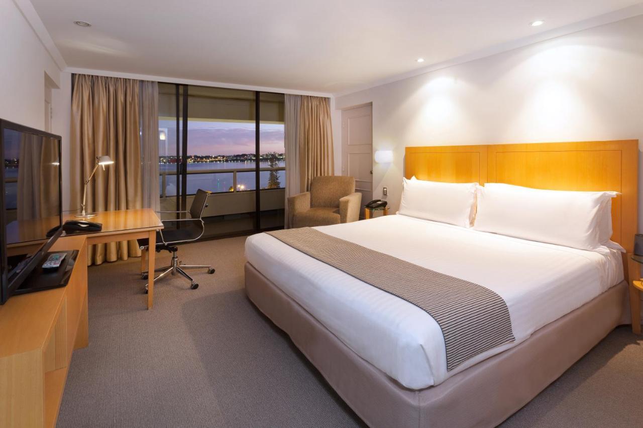 Crowne Plaza By Ihg Hotel 4*