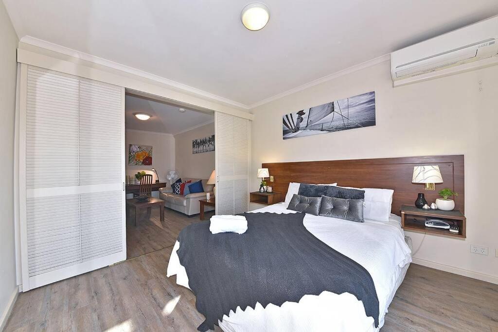 One-bedroom Cozy In Cbd Apartment
