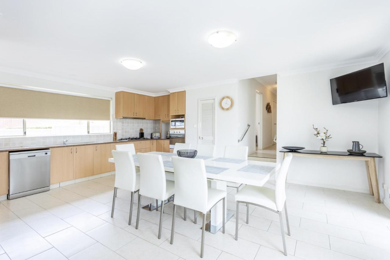 Mt Hawthorn Family - Executive Escapes * Perth
