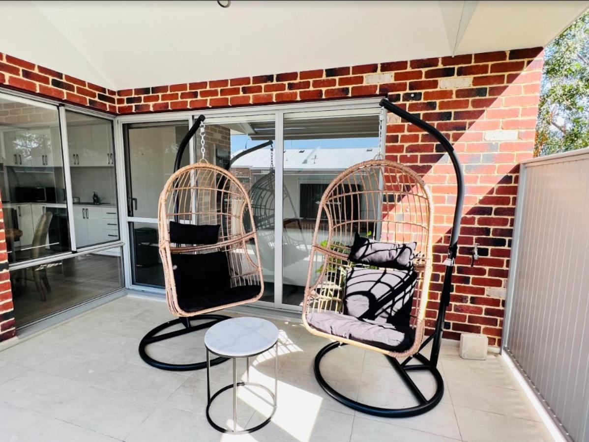 Tranquil Tree Views 2 Bedroom 2 Bathroom * Perth