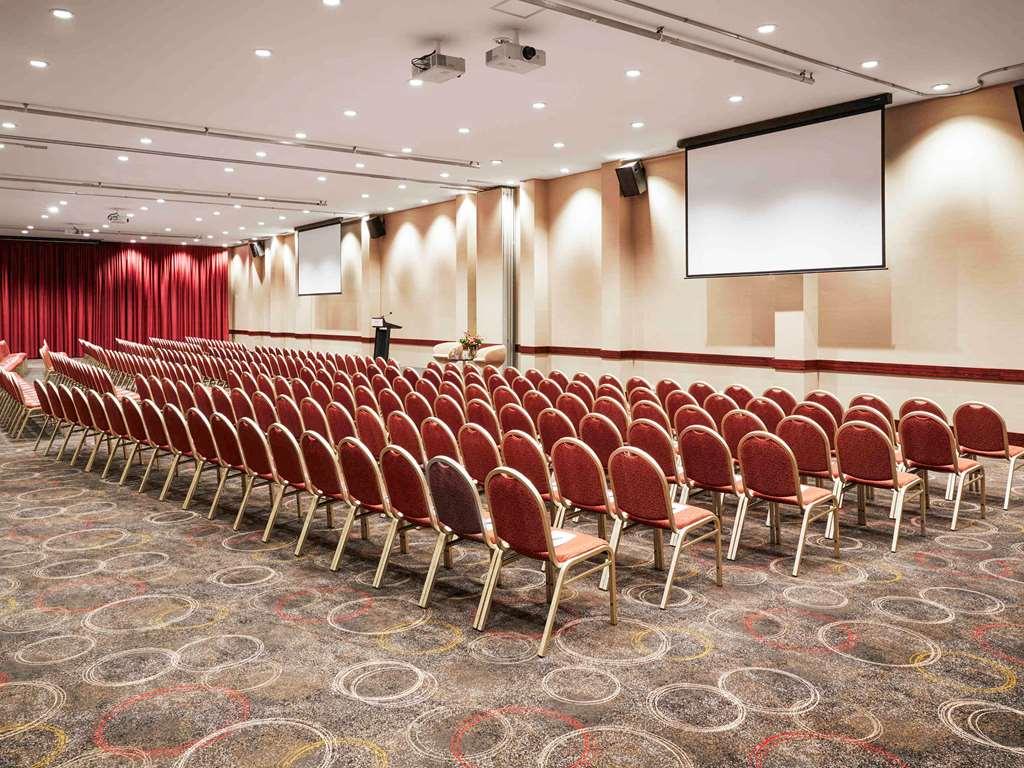 Novotel Langley 4*