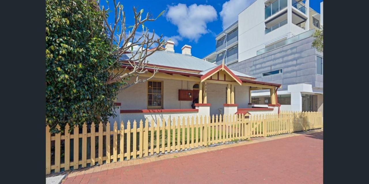 Emu Backpackers - Note - Valid Passport Required For Check In Perth