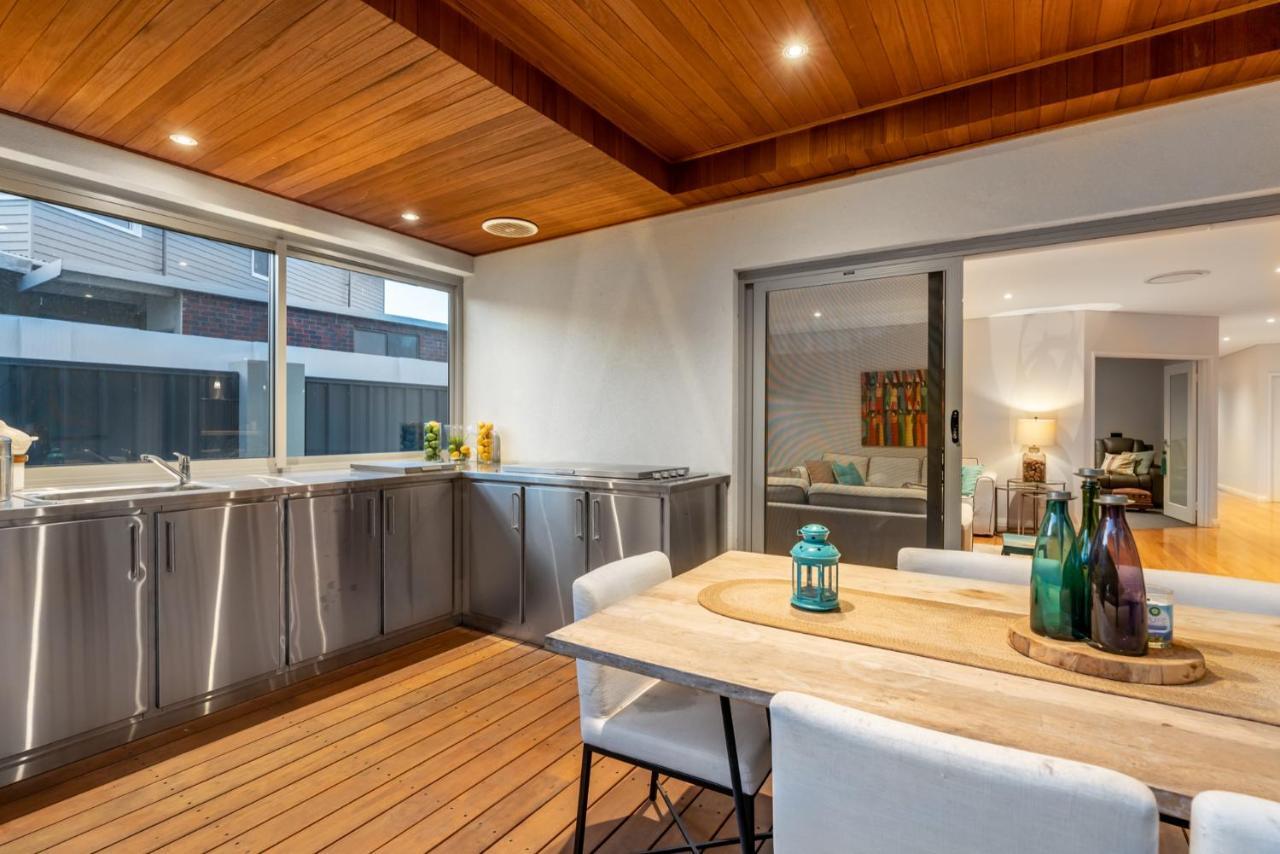 Holiday home Family Vacation Escapade Shops And Sun Await Perth