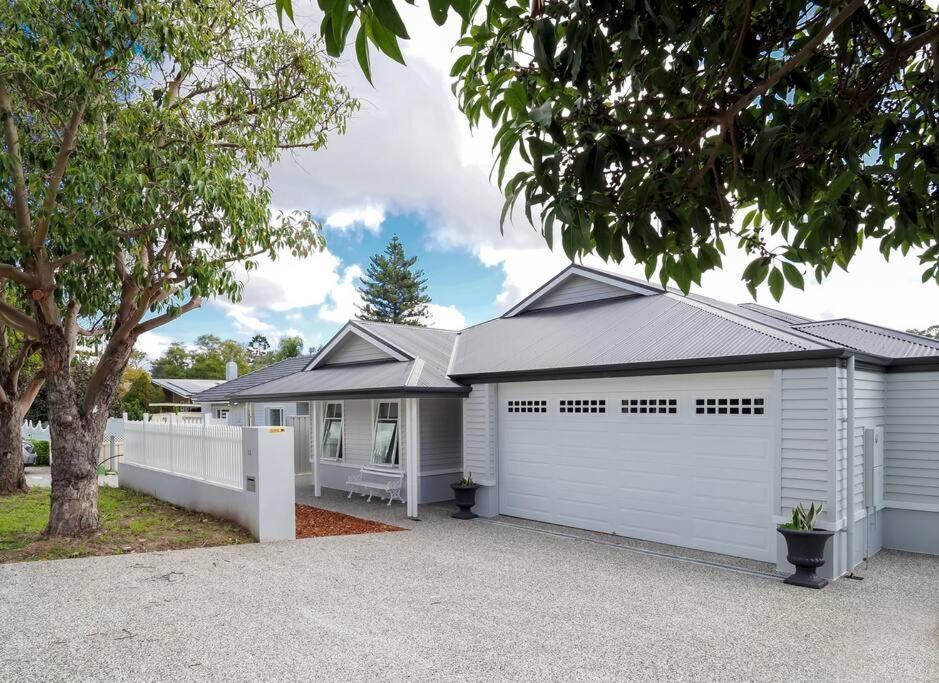 New Home~close To Airport & Swan Valley Inc B/fast 1st Morning~ Holiday home *