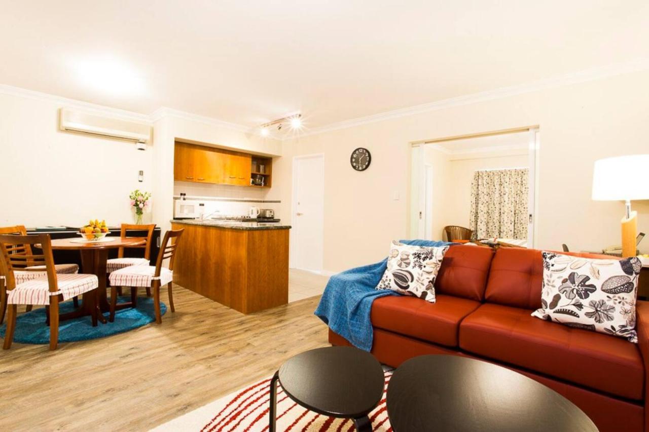 Apartment Living 105 *