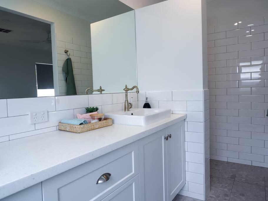 Holiday home New Home~close To Airport & Swan Valley Inc B/fast 1st Morning~ Perth