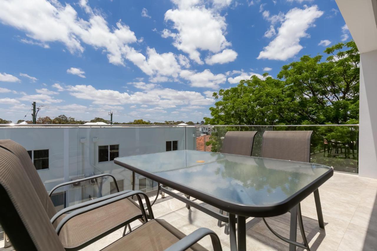 Apartment 2x2 Modern Near Airport And Perth