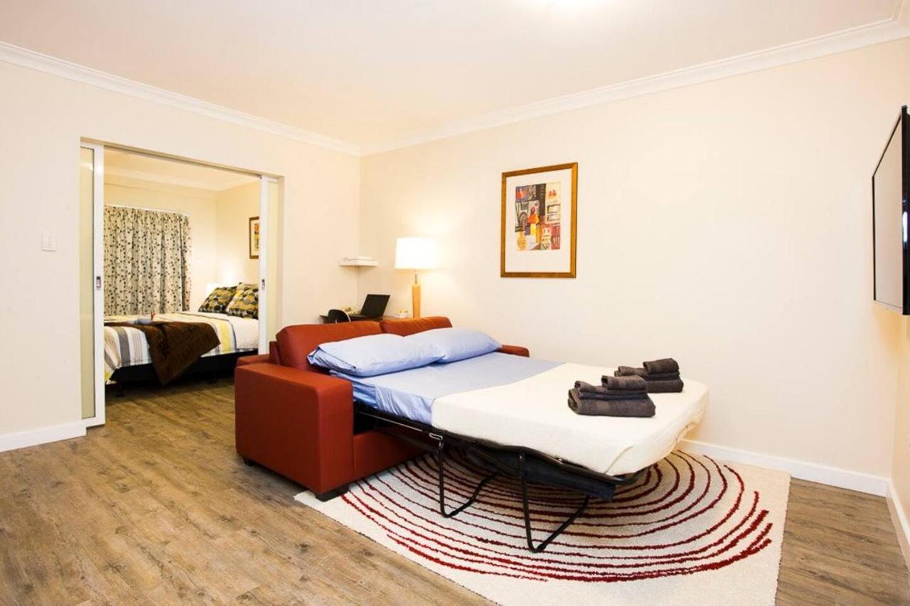 Apartment Living 105 *