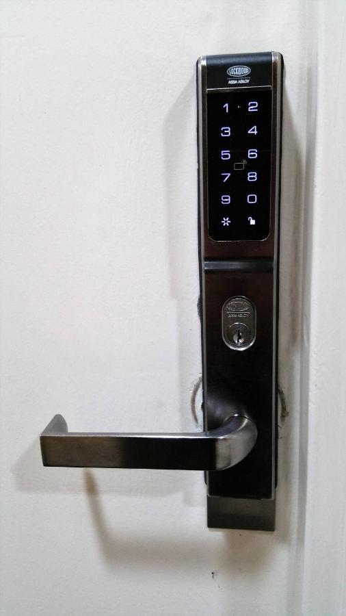 Apartment Living 105 *
