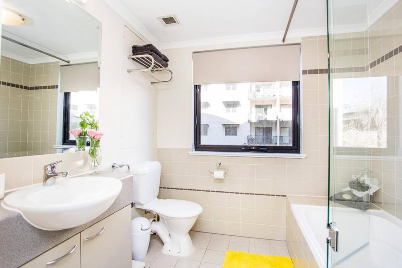 Apartment Living 105 *