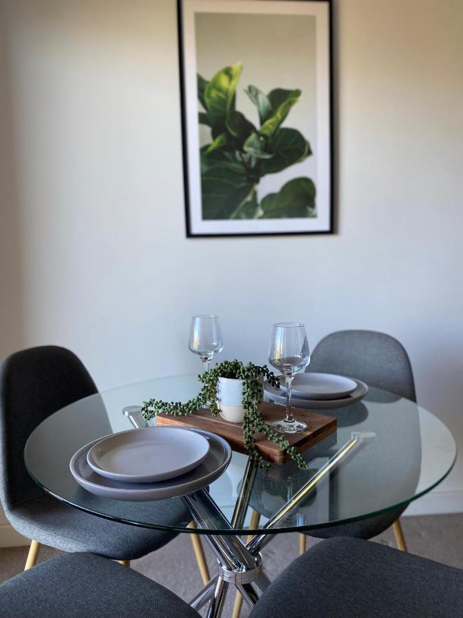 Bright 1 Bedroom Joondalup Apartment *
