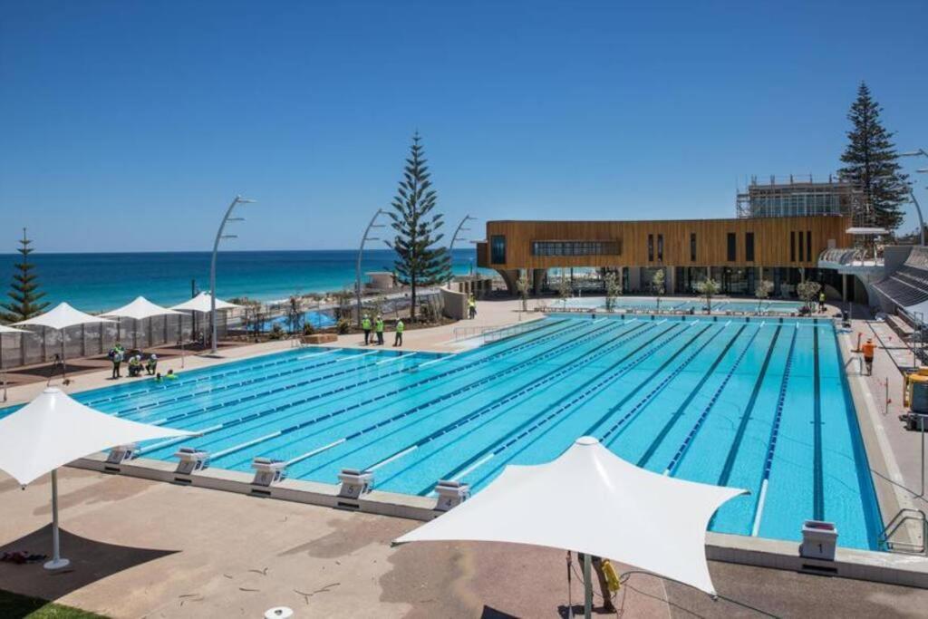 The Scarborough House - Walk To The Beach! Perth