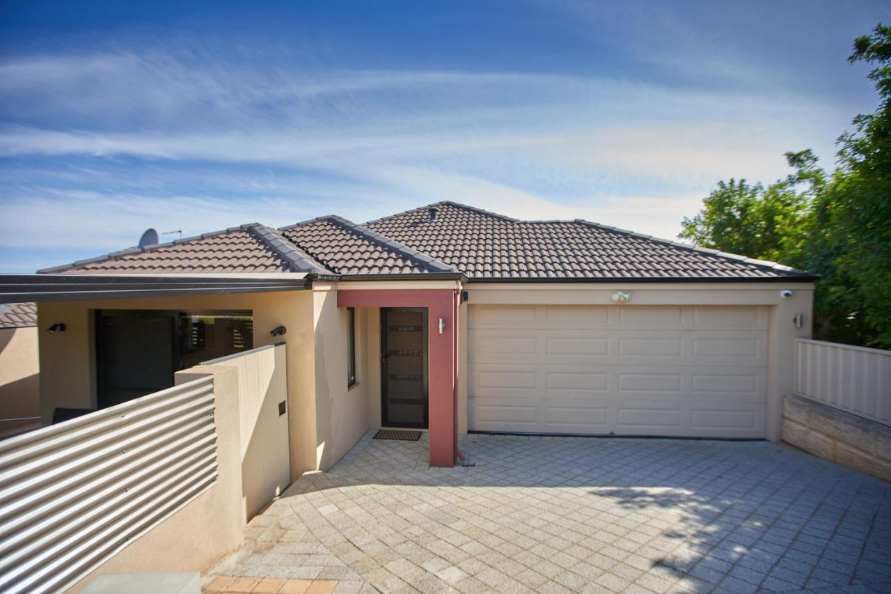 Gorgeous Family House Near Shops Holiday home