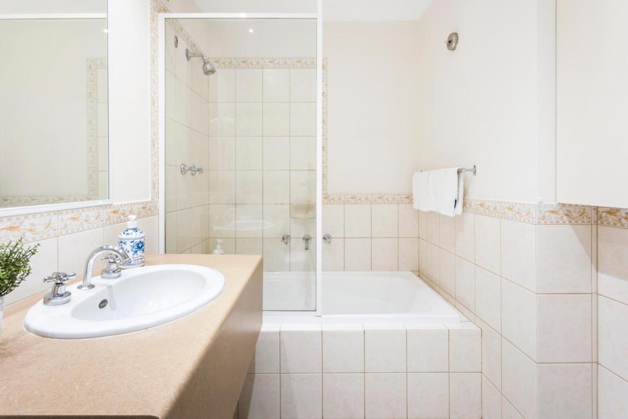 Cbd Retreat Victoria Ave 1br