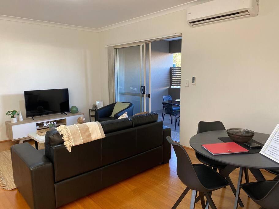 Smart Modern Close City/airport Wifi/park/netflix * Perth