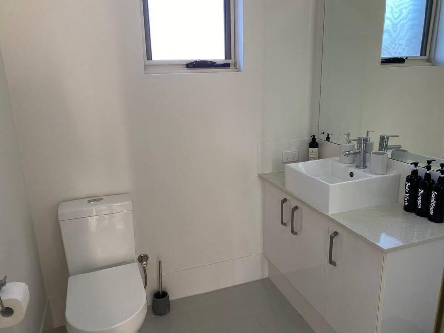 Smart Modern Close City/airport Wifi/park/netflix Apartment