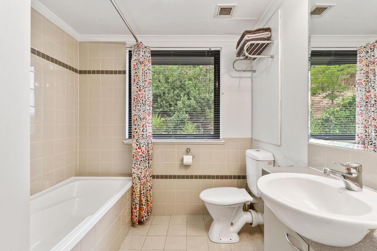 Retreat - Parking, Pool, Self Contained Apartment *