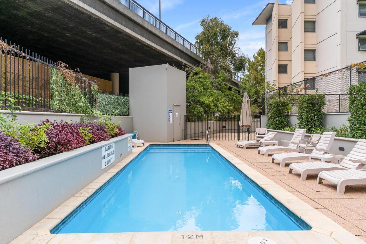 Retreat - Parking, Pool, Self Contained