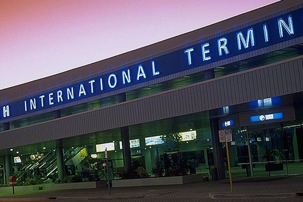 Smart Modern Close City/airport Wifi/park/netflix * Perth