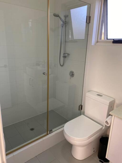 Apartment Smart Modern Close City/airport Wifi/park/netflix *