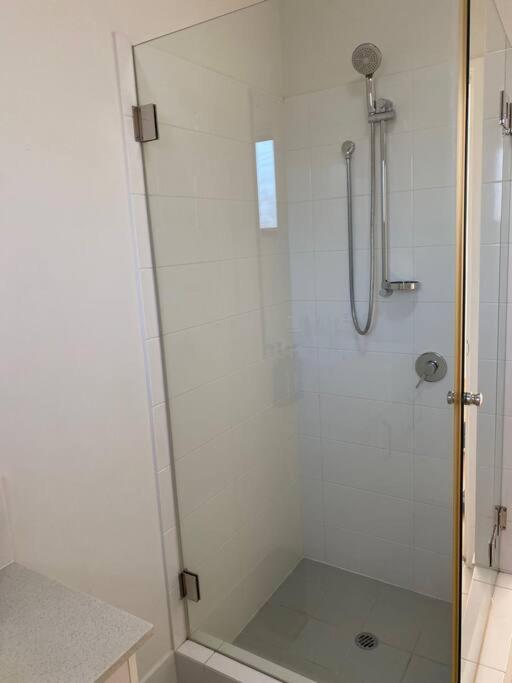 Smart Modern Close City/airport Wifi/park/netflix * Perth