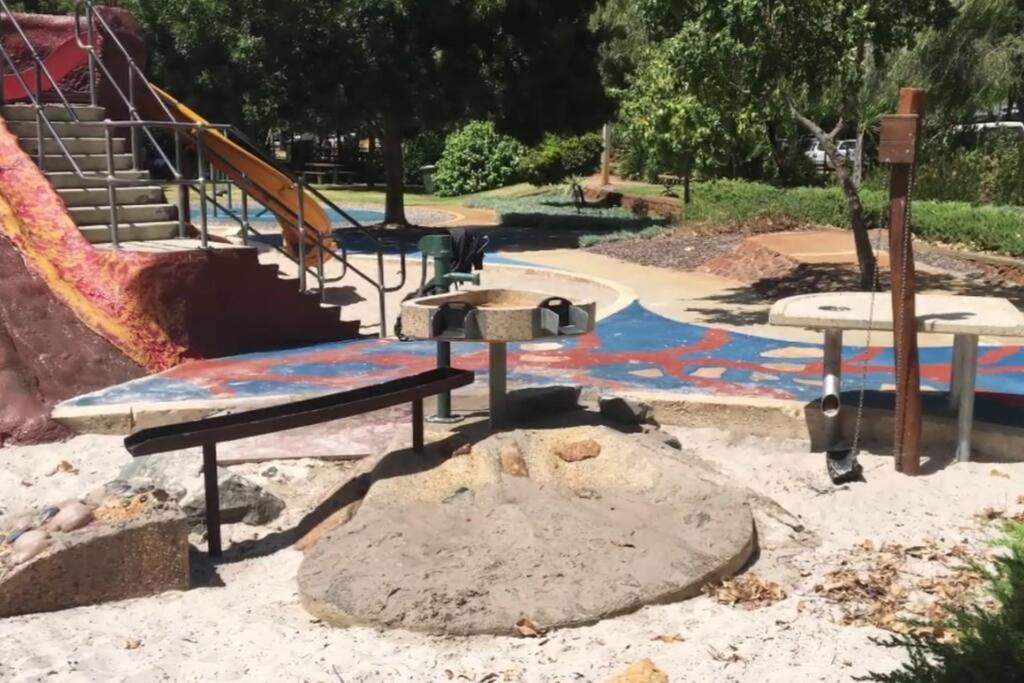 Smart Modern Close City/airport Wifi/park/netflix Apartment Perth