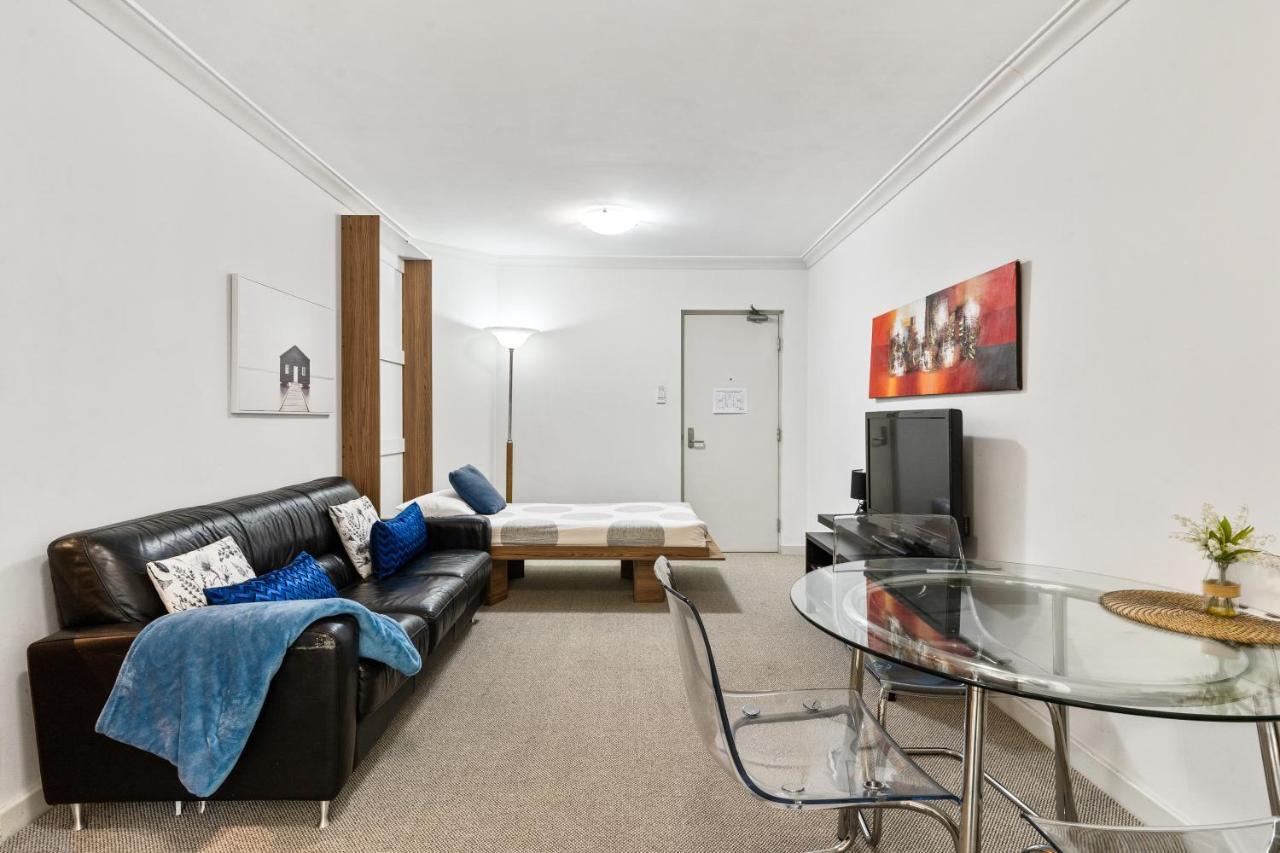 Retreat - Parking, Pool, Self Contained Apartment *