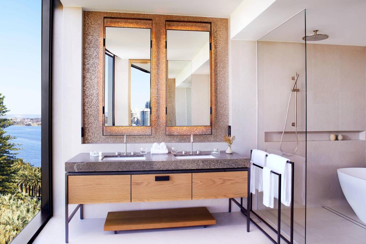 The Ritz-carlton, Hotel