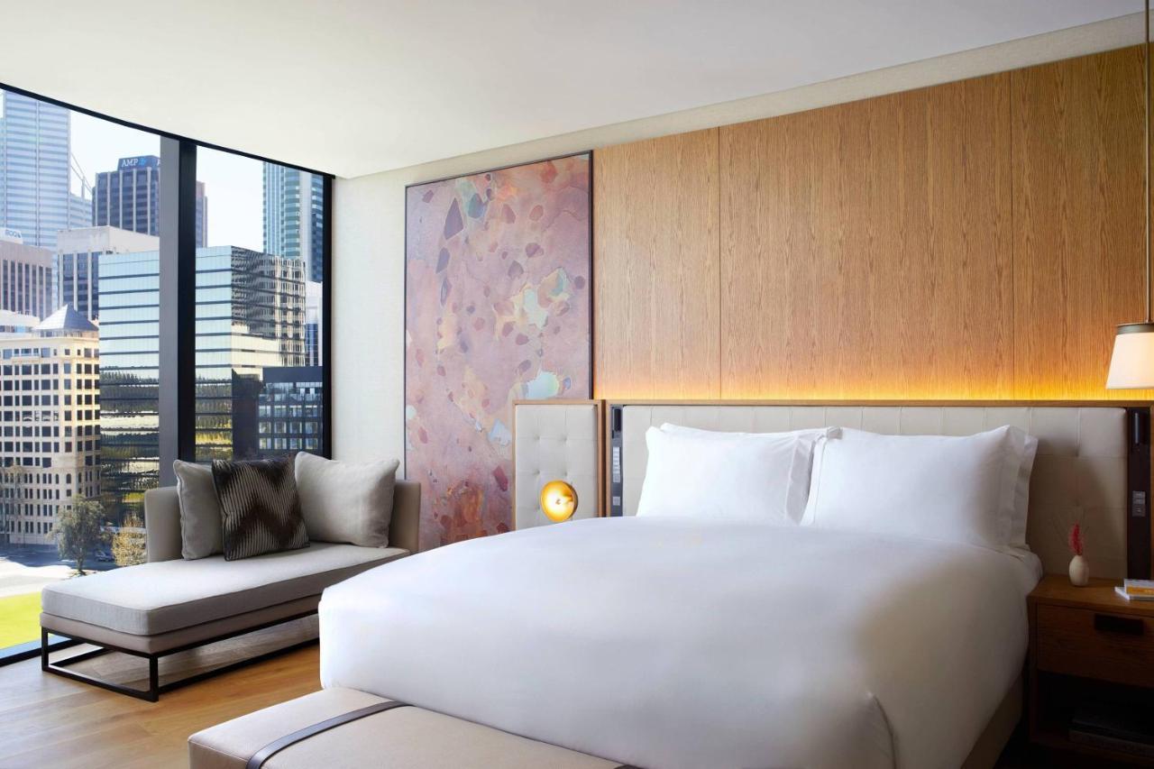The Ritz-carlton,