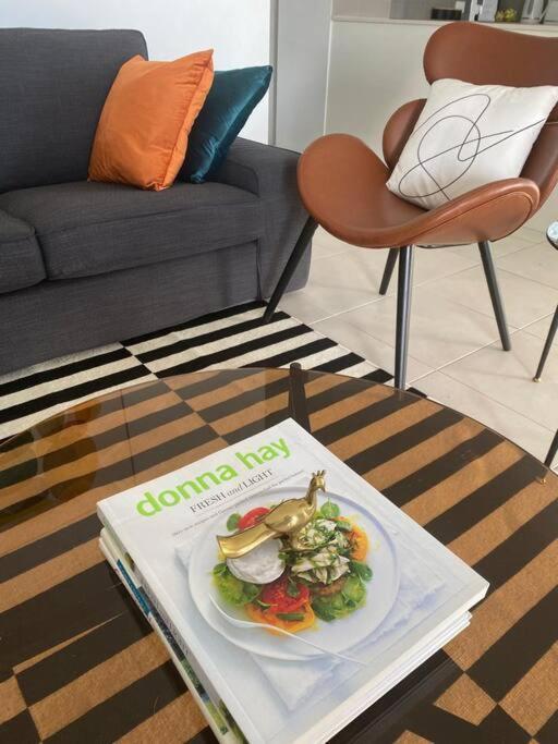 Stylish 2bed Close Airport/shops Apartemen