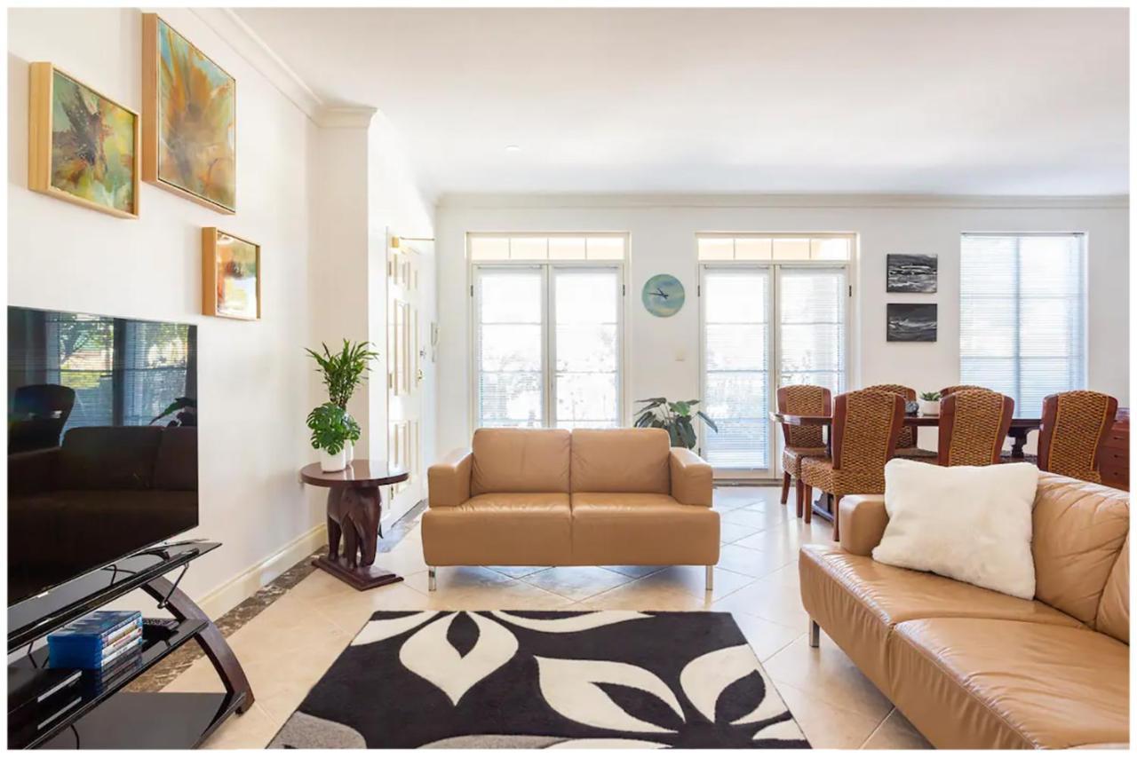 Charming, Cosy, Classic Executive 1 Bedroom *