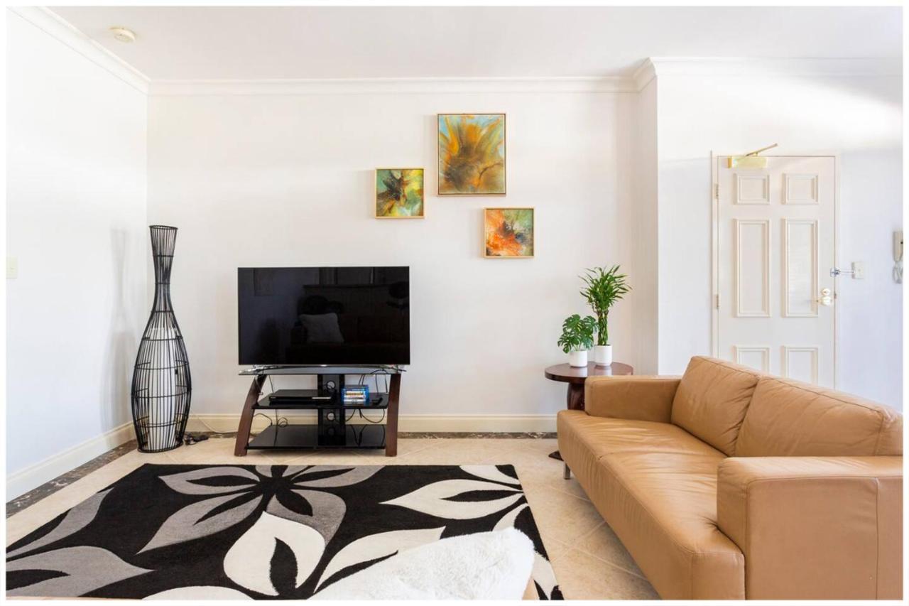 Charming, Cosy, Classic Executive 1 Bedroom Apartment