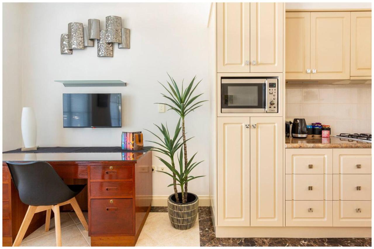 Charming, Cosy, Classic Executive 1 Bedroom
