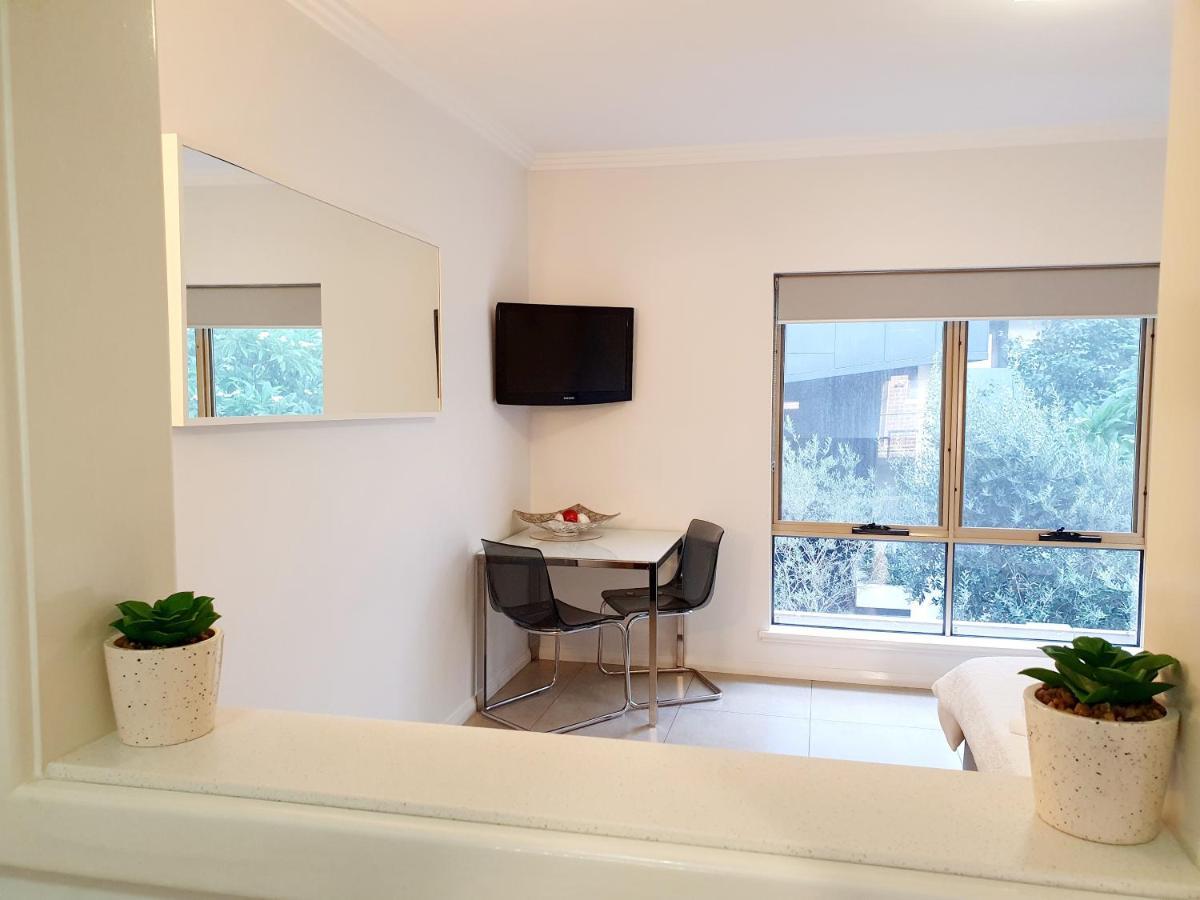 M4 West Studio Near Kings Park Apartment *