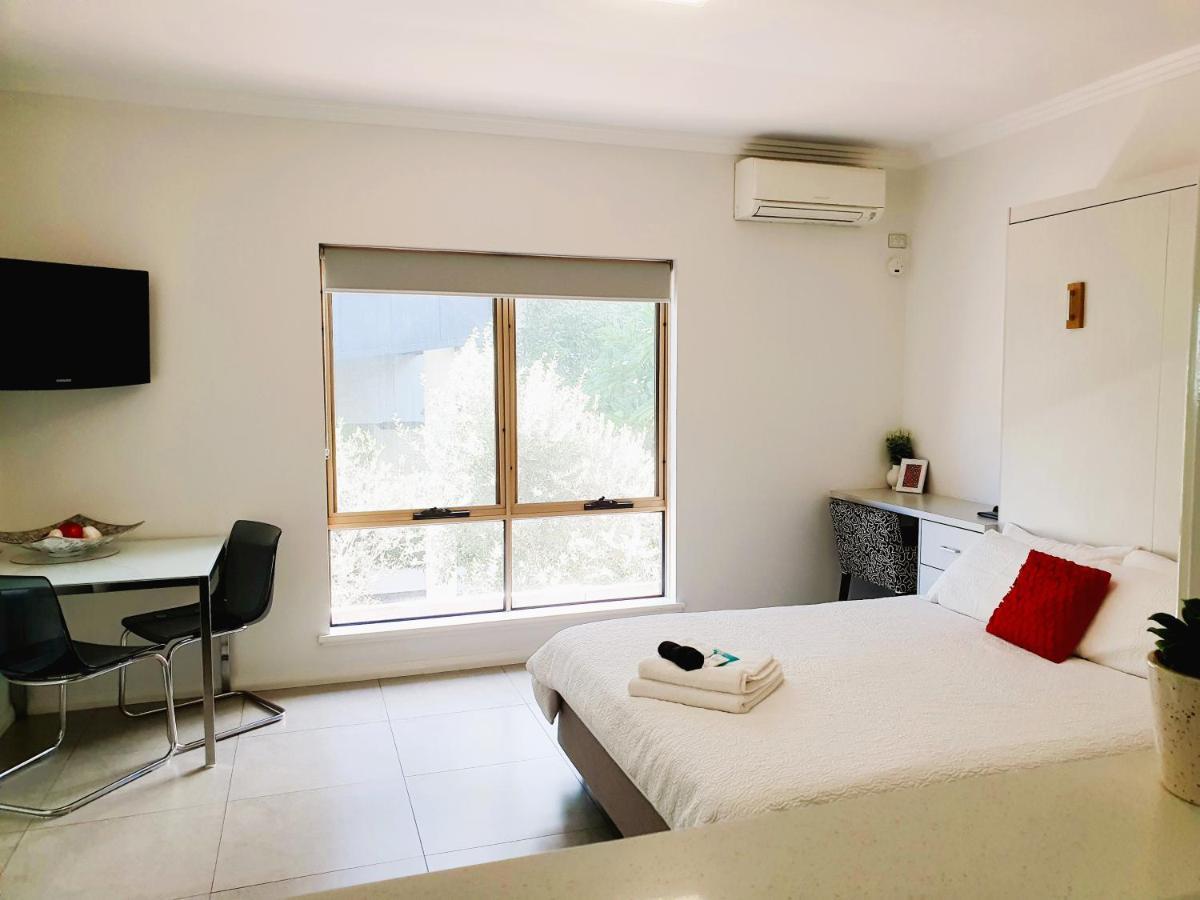 M4 West Studio Near Kings Park Apartment